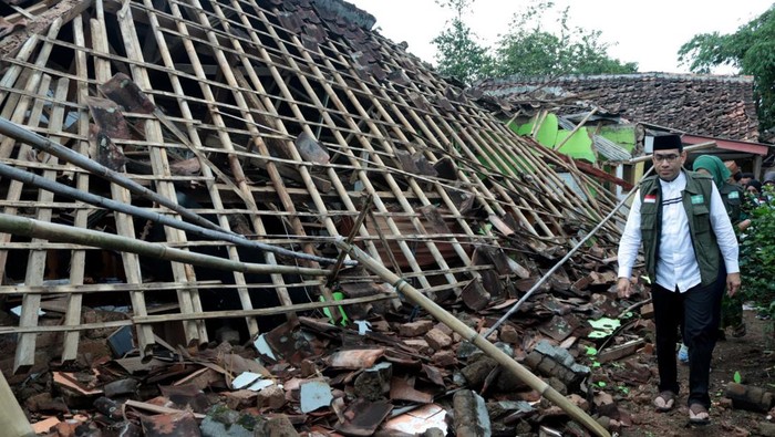 Bantuan Logistik-Dapur Umum untuk Warga Cianjur Lazisnu PBNU kembali menyalurkan bantuan kepada warga terdampak gempa bumi di Kabupaten Cianjur, Jawa Barat, Jumat (25/11/2022). Ini potretnya.