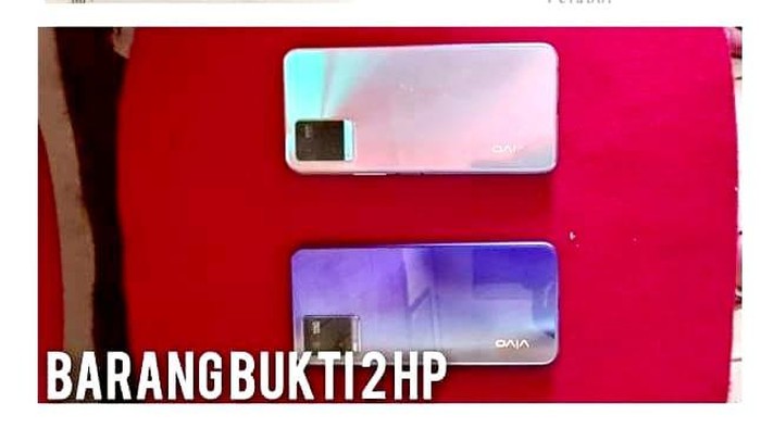 Barang bukti 2 unit HP yang dicuri pria di Makassar untuk hadiah ulang tahun pacar. Barang bukti 2 unit HP yang dicuri pria di Makassar untuk hadiah ulang tahun pacar.