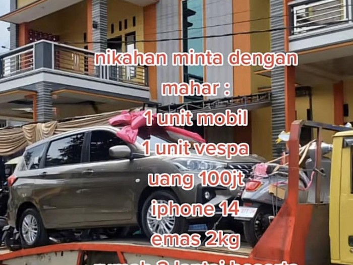 Mahar pernikahan viral mulai dari rumah dua lantai, mobil dan emas di Jember, Jawa Timur.