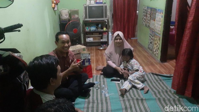 Ketua DPRD Kota Semarang saat menyambangi rumah Susi Handayani, Wonisari, Ngaliyan, Semarang, Jumat (25/11/2022).