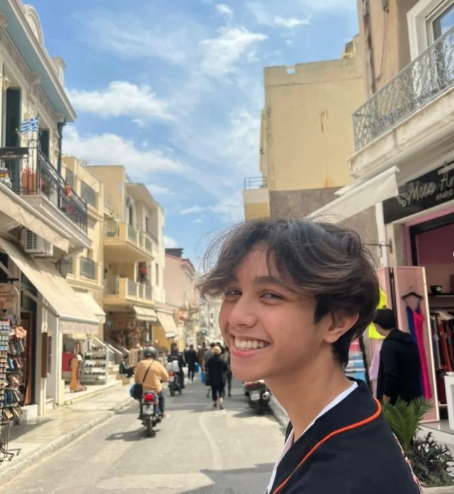 Jarang tersorot kamera, Cannavaro kini sudah beranjak dewasa. Paras blasteran yang dimilikinya pun seringkali mencuri atensi. Foto: Instagram