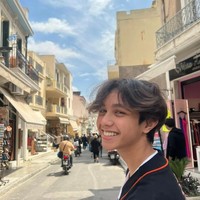 Jarang tersorot kamera, Cannavaro kini sudah beranjak dewasa. Paras blasteran yang dimilikinya pun seringkali mencuri atensi. Foto: Instagram