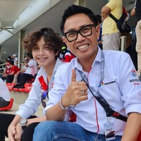 Jika dilihat penampilan Cannavaro memang seperti anak blasteran. Memiliki hidung mancung, tubuh tinggi, dan berparas bak bule. Ditambah dengan rambut ikal yang agak gondrong dan berwarna kecoklatan, penampilan Cannavaro sukses mencuri atensi. Foto: Instagram