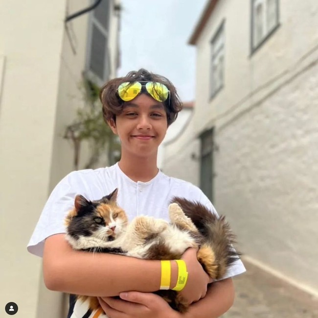 Eko Patrio dan Viona Rosalina telah menikah pada 12 Oktober 2001. Dari pernikahan tersebut Eko dan Viona telah dikaruniai 3 orang anak, salah satunya bernama Cannavaro Adrevi Putra Purnomo. Cannavaro sendiri merupakan anak ketiga dari Eko dan Viona. Foto: Instagram