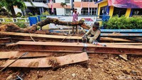 Kawasan Kebon Jeruk yang berada di sisi jalan tol kerap terancam genangan hingga banjir saat hujan deras. Hingga Jumat (25/11/2022) pekerjaan tersebut masih dikebut.