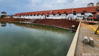 Jalur tersebut berada di depan Museum Bahari.