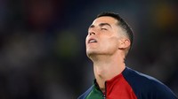 Meski usianya kini tak lagi muda untuk ukuran pesepakbola, gol yang dicetak Ronaldo semalam sukses menuai atensi warga dunia. Aksinya dalam laga Portugal vs Ghana semalam bak mencerminkan kondisi fisiknya yang masih bugar bukan main. (Foto: Getty Images/Matthias Hangst)