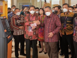 Bank Mega Resmi Terapkan Tarik Tunai di ATM dengan QRIS