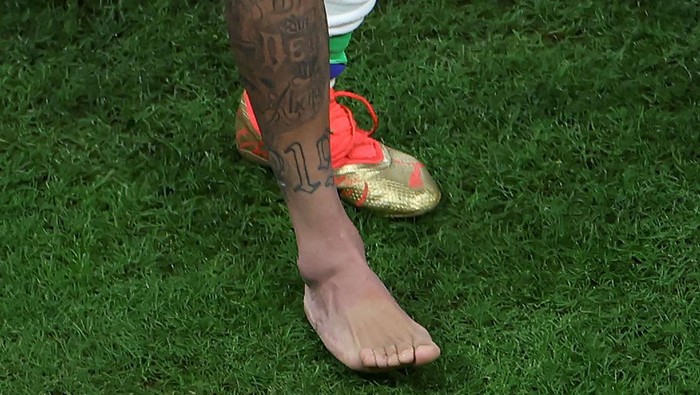 TOPSHOT - Picture of the swollen ankle of Brazil's forward #10 Neymar taken as he leaves the field at the end of the Qatar 2022 World Cup Group G football match between Brazil and Serbia at the Lusail Stadium in Lusail, north of Doha on November 24, 2022. (Photo by Giuseppe CACACE / AFP) (Photo by GIUSEPPE CACACE/AFP via Getty Images)