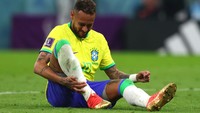 Kemenangan Brasil atas Serbia pada laga Grup G Piala Dunia 2022 menyisakan kekhawatiran. Pasalnya, Neymar nampak tidak baik-baik saja. (Chris Brunskill/Getty Images)  