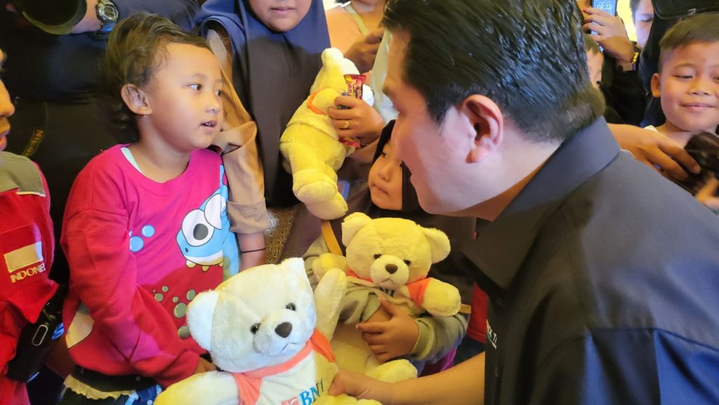Erick Thohir Kunjungi Posko Trauma Healing Korban Gempa Cianjur