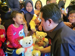 Erick Thohir Kunjungi Posko Trauma Healing Korban Gempa Cianjur