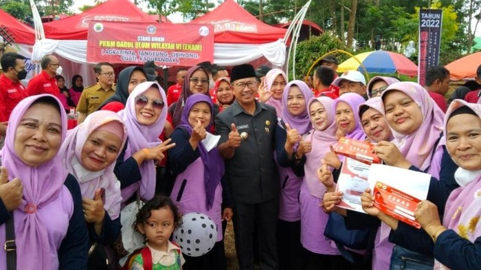 Foto guru yang jadi korban tertimbun longsor.