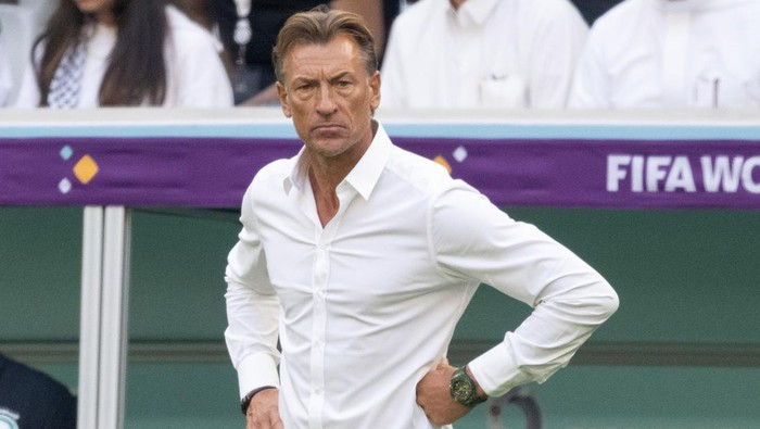 LUSAIL CITY, QATAR - NOVEMBER 22: Coach Herve Renard of Saudi Arabia during the FIFA World Cup Qatar 2022 Group C match between Argentina and Saudi Arabia at Lusail Stadium on November 22, 2022 in Lusail City, Qatar. (Photo by Lionel Hahn/Getty Images)