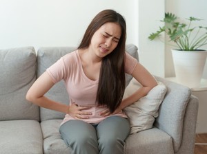 18 Obat Sakit Perut Alami yang Efektif, Mulai dari Jahe hingga Air Kelapa