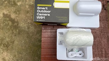 Ketika unboxing Smart Outdoor Camera W01. Foto: Agus Tri Haryanto/detikINET
