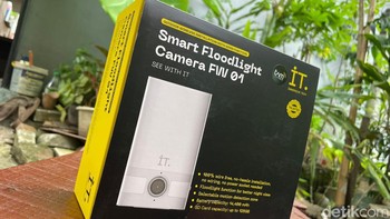 Fungsi utamanya sebagai kamera CCTV, namun didukung dengan adanya lampu, alat ini juga bisa berkamuflase sebagai lampu penerang. Foto: Agus Tri Haryanto/detikINET