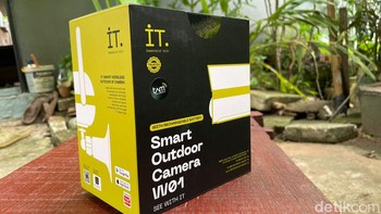 Sedangkan ini Smart Outdoor Camera W01. Sama seperti saudaranya, alat ini beroperasi tanpa harus terhubung dengan kabel. Foto: Agus Tri Haryanto/detikINET