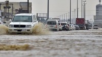 Dua orang dilaporkan tewas akibat banjir bandang yang menerjang Kota Jeddah. (Amer Hilabi/AFP/Getty Images).