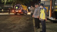 Selain pembersihan longsoran, Kementerian PUPR juga telah mengirimkan bantuan prasarana sanitasi dan air bersih untuk membantu para pengungsi selama masa darurat.  Foto: Dok. Kementerian PUPR
