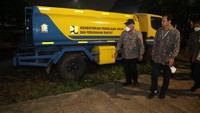 Terdapat 4 alat berat excavator yang dikerahkan untuk pembersihan longsoran pada ruas jalan tersebut. Foto: Dok. Kementerian PUPR