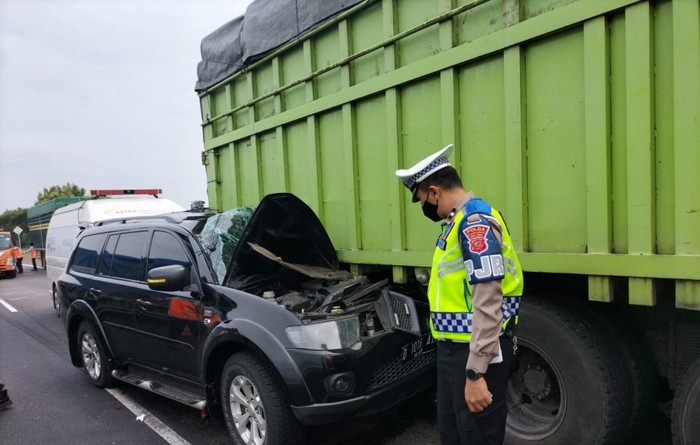 Kepala BKD Jabar Yerry Yanuar tewas dalam kecelakaan di Tol Cipali.