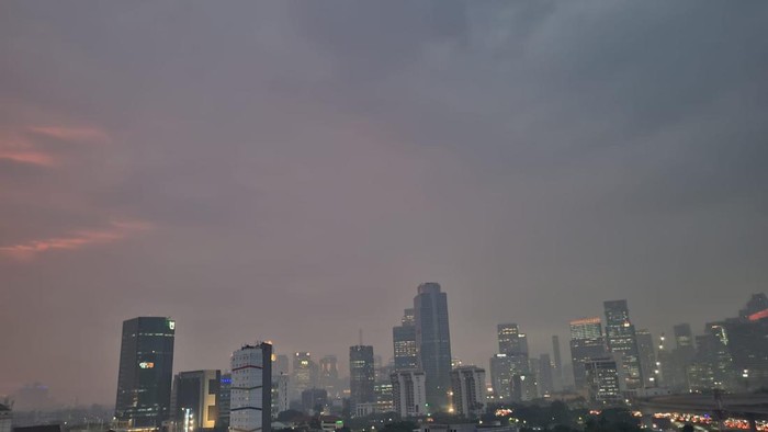Kondisi langit Jakarta, Jumat (25/11/2022).