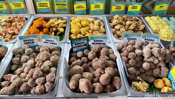 Slurrp! Gurih Nikmat Bakso Populer di Batu Favorit Artis Ibu Kota