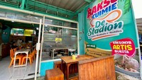Di Kota Batu, ada sebuah gerai bakso yang populer. Penggemarnya bahkan tak hanya datang dari warga sekitar saja yang mengaku kecanduan dengan kelezatan bakso ini. Foto: detikcom