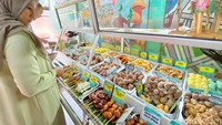 Pelanggan yang datang ke sini merasa puas karena diberikan pilihan yang banyak. Ada bakso beranak pinak hingga bakso mercon yang membakar lidah. Foto: detikcom