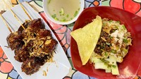 Selain bakso-baksonya, kamu juga bisa memilih menu lain seperti cwie mie. Cwi mie khas Malang di Bakso de Stadion juga menjadi incaran para pelanggan. Foto: detikcom