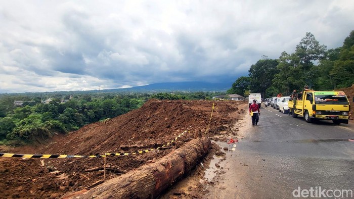 Lahan bekas warung-warung di jalur Puncak usai gempa M 5,6 Cianjur