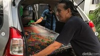Beberapa lukisannya sudah laku terjual oleh beberapa kolektor lukisan di Indonesia maupun luar negeri. Salah satu kolektor yang terkenal di Indonesia yang sudah mengkoleksi karya miliknya yaitu Helmy Yahya.