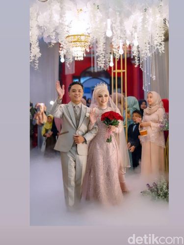 Mahar pernikahan viral mulai dari rumah dua lantai, mobil dan emas di Jember, Jawa Timur.