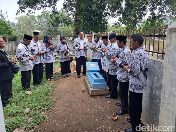 makam pencipta lagu hymne guru