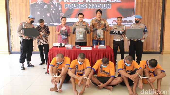 maling komputer di smp madiun
