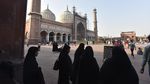 Masjid Jama di India Larang Perempuan Datang Sendirian