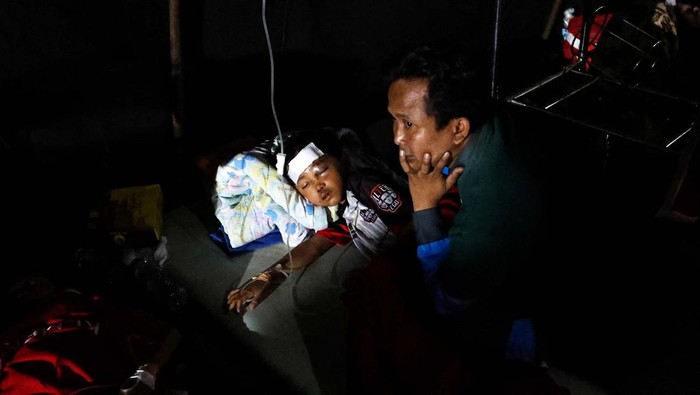 Puluhan ribu warga mengungsi pasca gempa bumi M 5,6 di Cianjur, Jawa Barat. Dari puluhan ribu itu, sebagian di antaranya adalah anak-anak. Yuk lihat kondisinya.