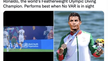 Netizen ini menyebut Ronaldo pantas dihadiahi juara diving olimpiade karena terjatuh semalam, padahal hanya ditempel pemain Ghana. Foto: Twitter