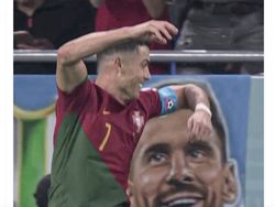 Selebrasi Rekor Ronaldo di Depan Messi