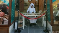Art center juga bisa dikunjungi di Sauq Waqif. Ada juga jasa lukis wajah.