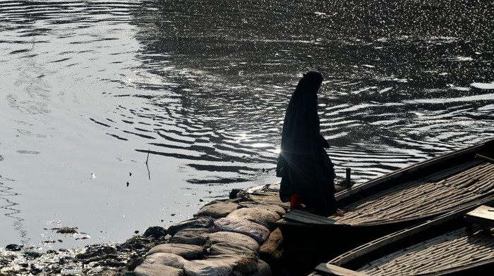 Buriganga merupaka satu dari 10 sungai tercemar di dunia. Sungai ini berada di kota Dhaka, Bangladesh yang dapat berfungsi sebagai jalur transportasi air antar kota.