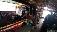 Mereka saat ini membutuhkan bantuan logistik dan lainnya.