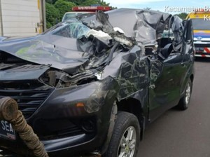 Mobil Tabrakan di Tol Jagorawi Arah Bogor, Penumpang Terluka