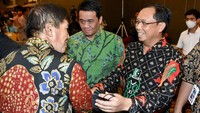 Politisi asal partai Demokrat, Herman Khaeron digadang-gadang untuk maju pada Munas KAHMI Ke-XI, 24-28 November, di Palu Sulawesi Tengah. Anggota DPR RI dari Fraksi Partai Demokrat ini mendapatkan dukungan, tak hanya di Jawa Barat, Banten, bahkan juga di wilayah Indonesia Timur.