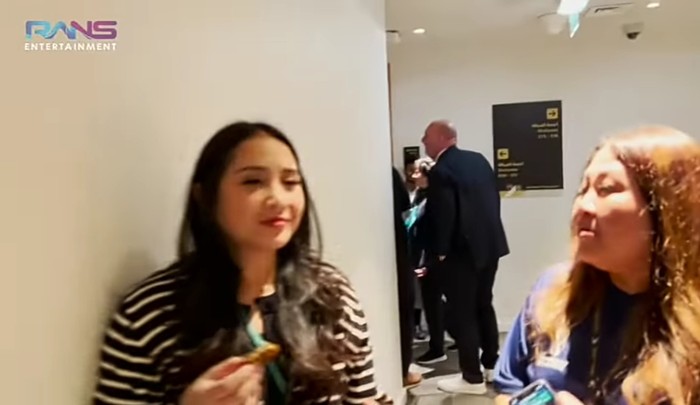 Nagita Slavina Jajan di Qatar