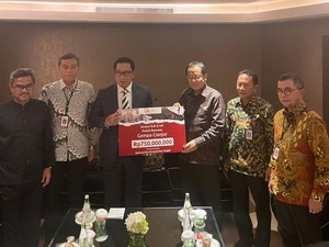OJK & IJK Salurkan Bantuan untuk Korban Gempa Bumi di Cianjur