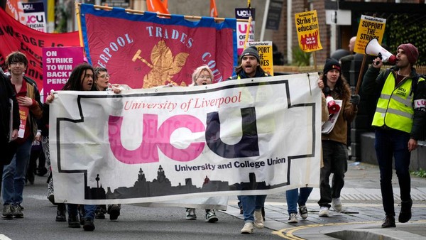 Pegawai Universitas di Inggris Demo Besar-besaran Tuntut Naik Gaji