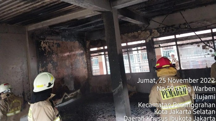 Pemadaman kebakaran di asrama ponpes di Jakarta Selatan