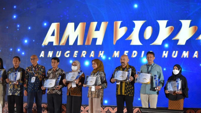 Pemkot Bandung terima penghargaan dari Kemenkominfo.